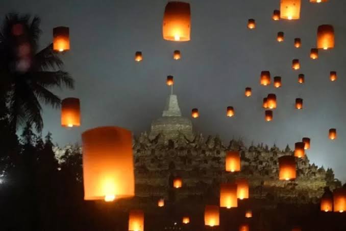 festival lampion waisak