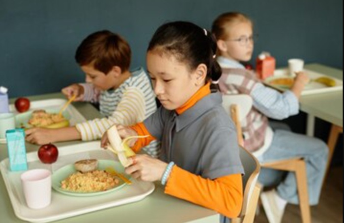 Kontro⁠versi Program Makan Bergizi Gratis, Efektif atau Pembor⁠osan Anggaran⁠?⁠