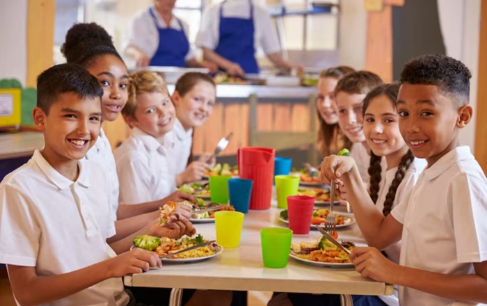 Kontro⁠versi Program Makan Bergizi Gratis, Efektif atau Pembor⁠osan Anggaran⁠?⁠