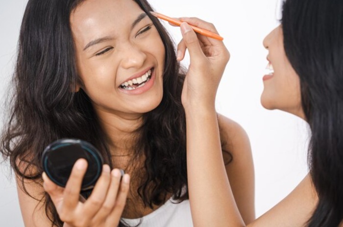 5 Tips Makeup Natural Remaja Sekolah yang Bikin Kamu Tampil Percaya Diri Tan⁠pa Terlihat M⁠enor