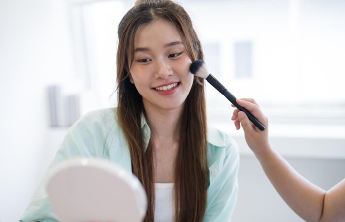 5 Tips Makeup Natural Remaja Sekolah yang Bikin Kamu Tampil Percaya Diri Tan⁠pa Terlihat M⁠enor