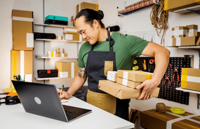 Fulfillment Seller vs Fulfillment Center: Mana yang Lebih Efektif untuk Penjual Online?